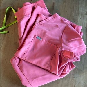 Hot coral figs scrub sets